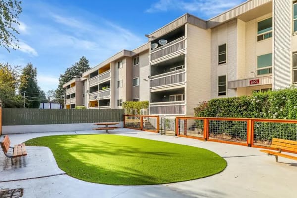 Lantera Apartments property